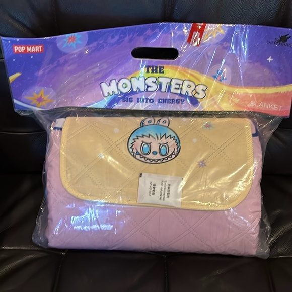 Pop Mart Labubu Blanket - Picture 5 of 8